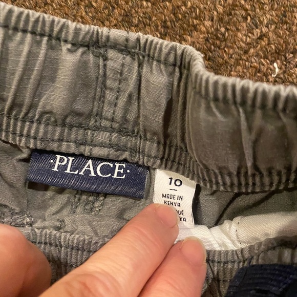 EUC Children’s PLACE Boys Sz 10 Grey Cargo shorts casual bottoms pockets cute - Picture 2 of 3
